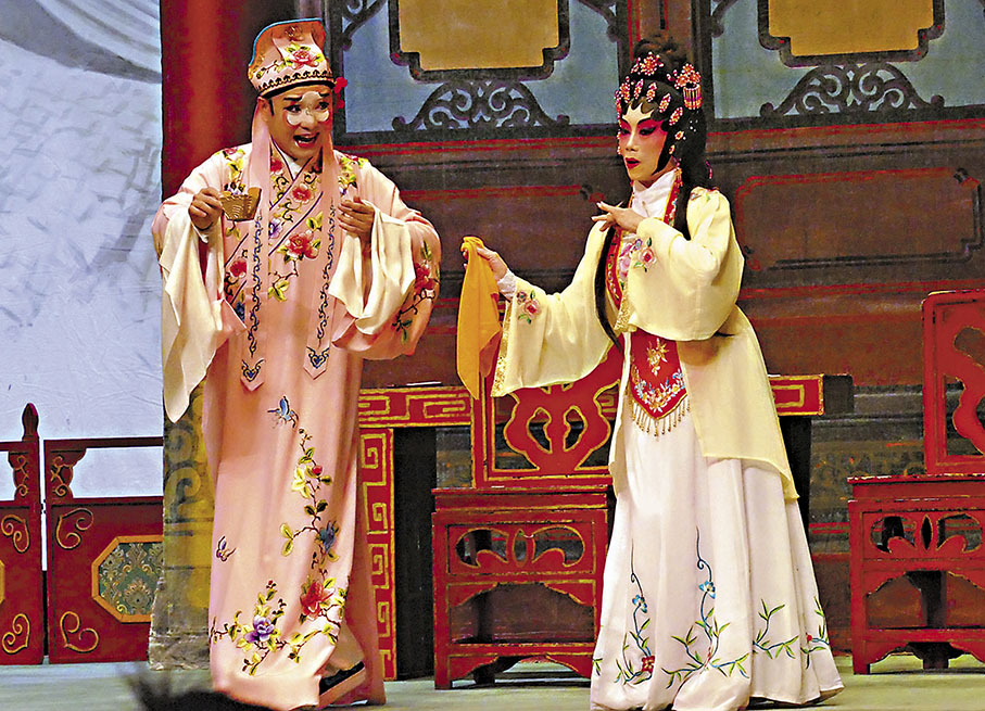 ◆洪海和關少霞合演《烏龍院之借茶》。