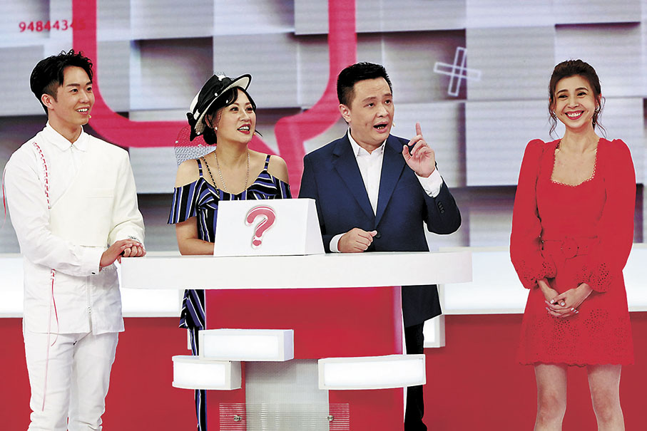 ◆ 江欣燕（左二）再夥拍鄧飛（左三）做嘉賓主持。