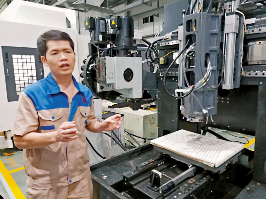 ◆陳廣成表示，工業領域人才需要與時俱進。香港文匯報記者毛麗娟  攝