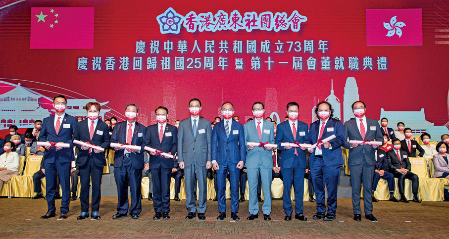 ◆ 楊潤雄及曾國衛為孫國林、陳禮安、馬鴻銘、楊凱山、莊健成、黎俊東、方俊文、利紹榮頒發常務副主席選任證書。