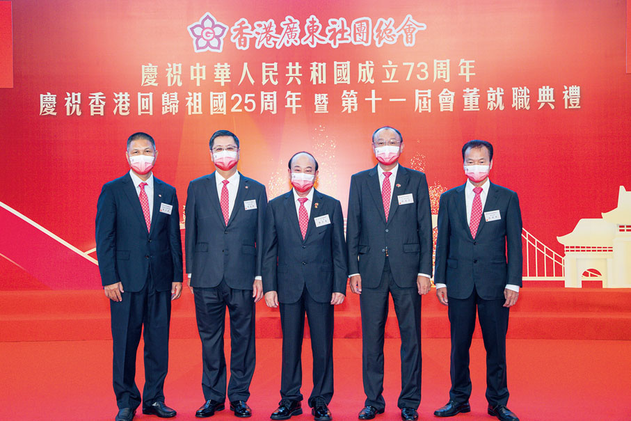 ◆ 廣總第十一屆主席龔俊龍，第一執行主席鄧清河，執行主席黃俊康、張國榮及常務副主席兼秘書長黃少康合照。