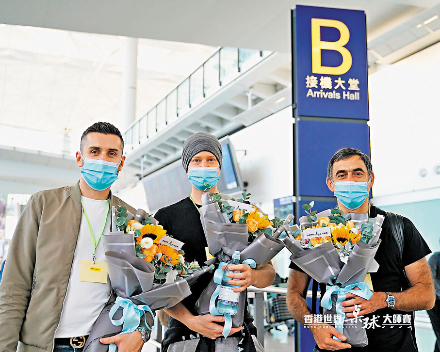 ◆ 左起：沙比、羅拔臣及奧蘇利雲昨先後抵港。