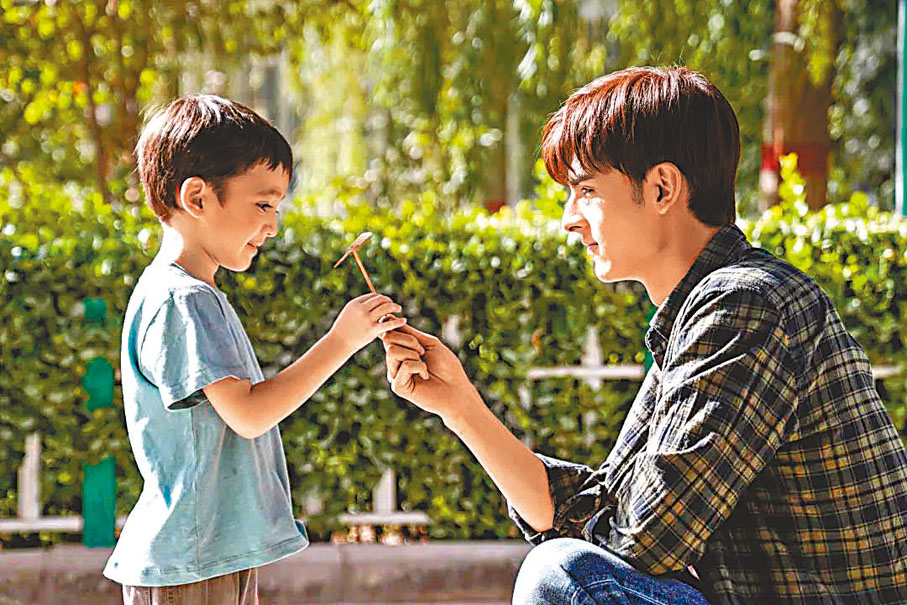 ◆《平凡英雄》根據「救助救治新疆和田斷臂男孩」真實事件改編。