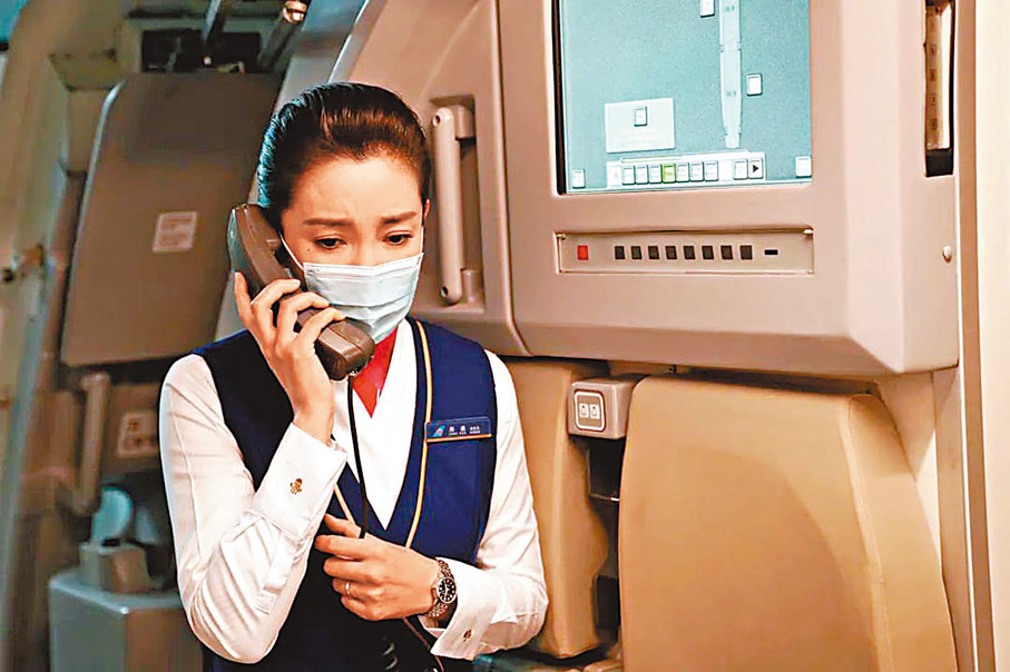◆李冰冰飾演乘務長。