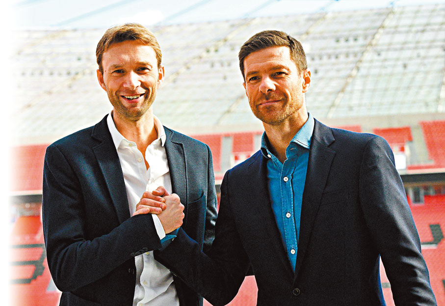 ◆路菲斯(左)看好沙比阿朗素的球員經驗和戰術能力。  路透社