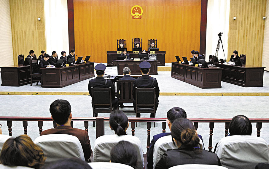 ◆中國共產黨高度重視制度反腐、法治反腐。圖為中級人民法院庭審涉貪案。 資料圖片