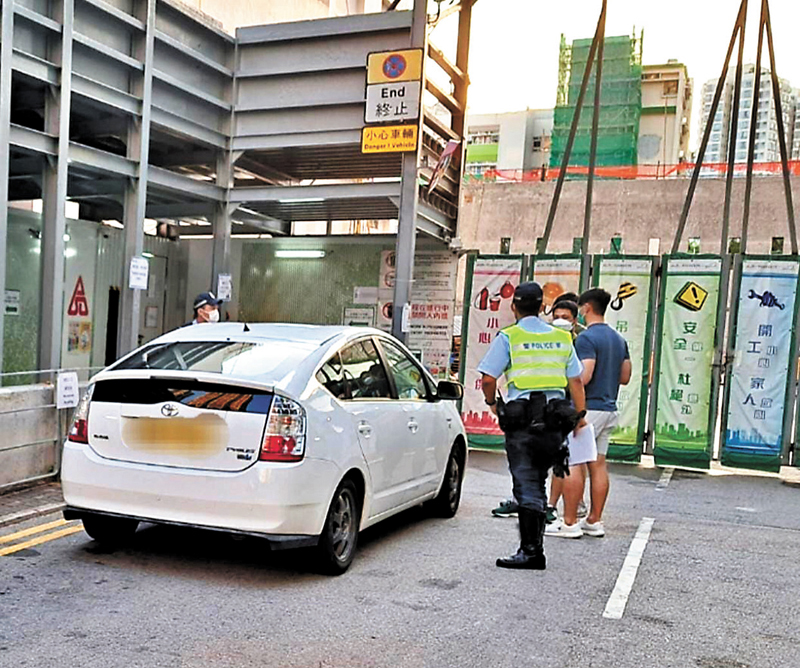 ◆ 涉嫌經營「白牌車」的司機被警方拘捕。警方圖片