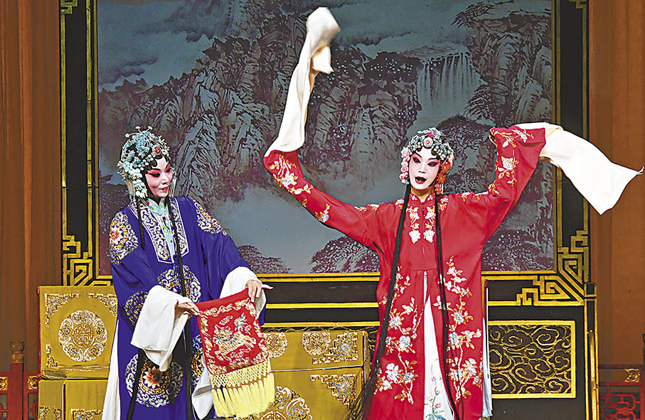 ◆青年演員邱聰聰、王春妹演出京劇《鎖麟囊》。