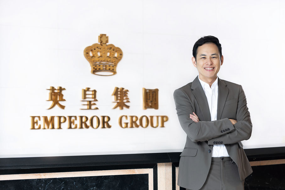 ■身任英皇集團副主席，楊政龍除了打理公司業務，還熱心投入服務社會，通過自身影響力為青年人做表率，與青年同行。