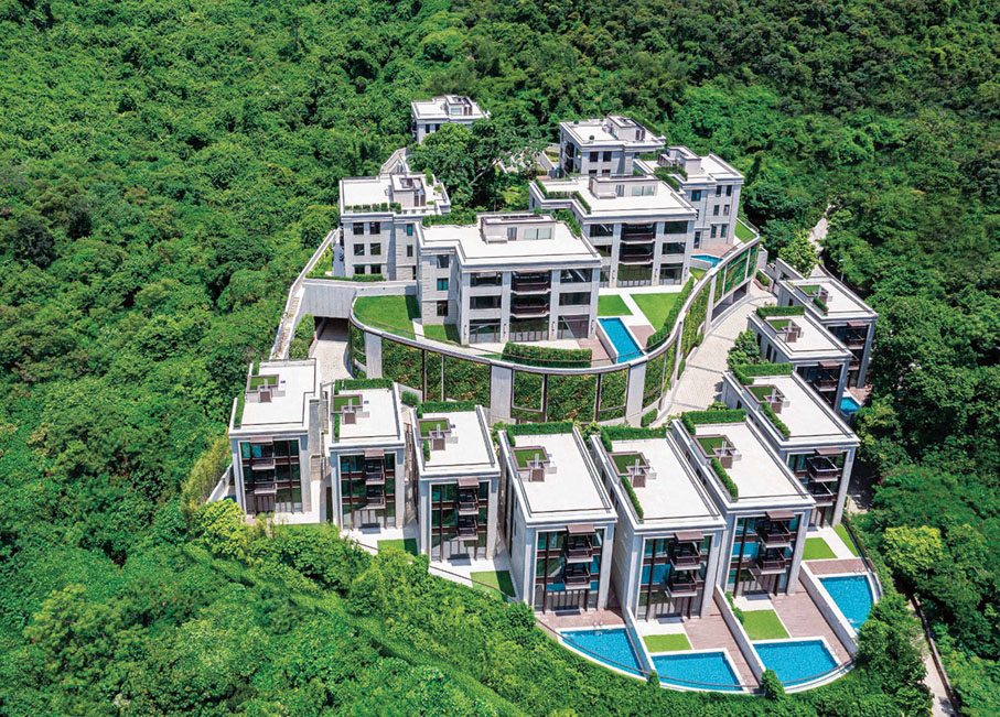 ■英皇集團旗下地產業務開發的尊貴洋房項目「壽臣山15號」矚目登場，15幢低密度豪華獨立洋房聳立壽臣山尊貴清幽地段，屬全港極少供應萬呎豪宅的矜罕洋房項目，締造顯赫矜貴大宅典範。