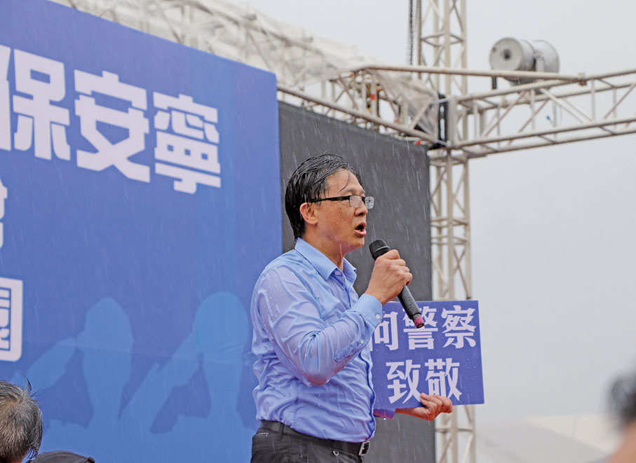 ■何君堯風雨無阻的630撐警大會。