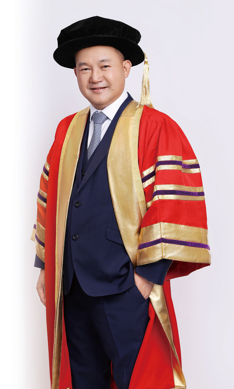 ■2021年11月，深圳市委統戰部副部長、市工商聯黨組書記李勇到翁志明先生公司走訪。