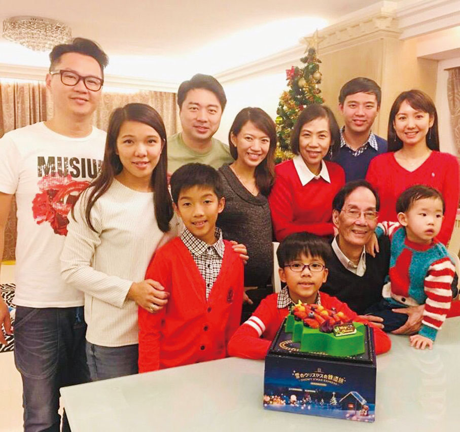 ■三代同堂的簡植航博士擁有幸福家庭。