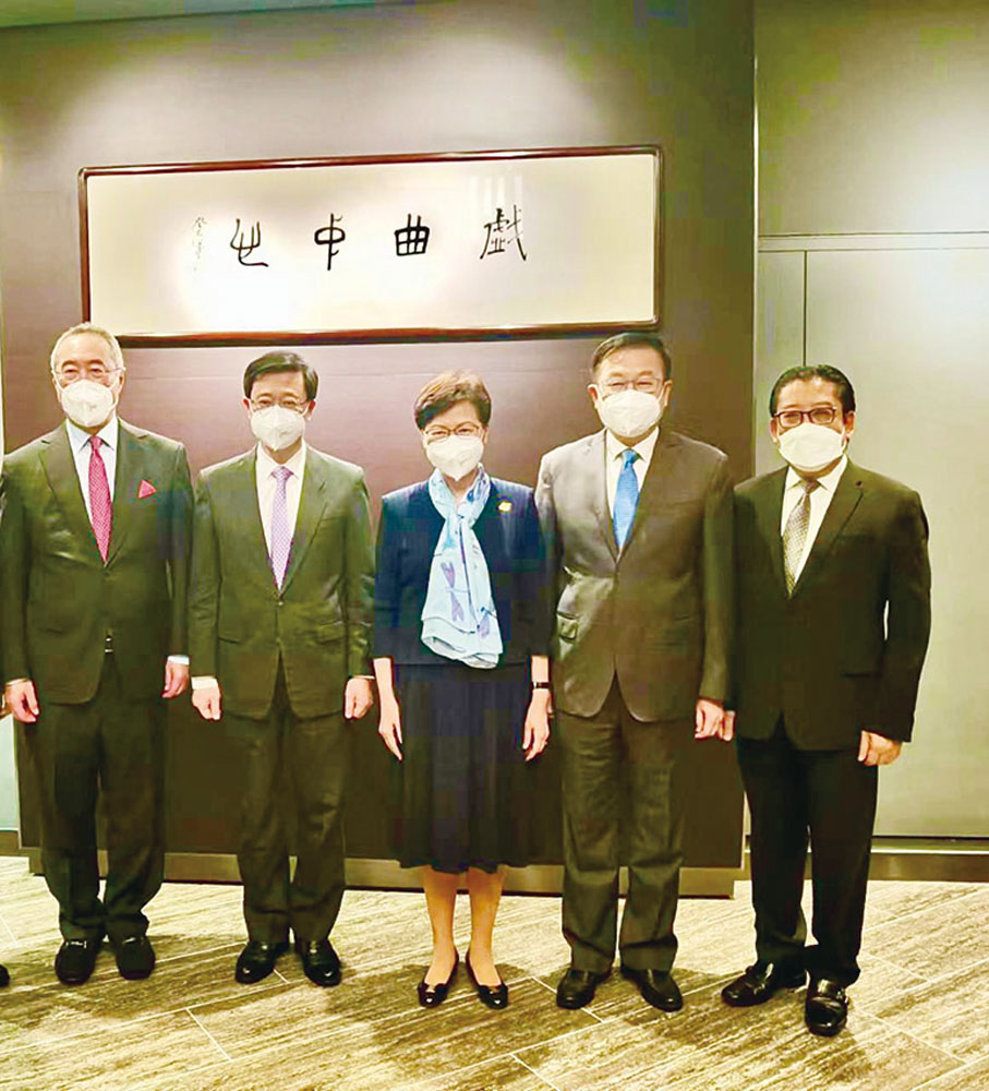 ■蘇長榮與時任特首林鄭月娥和候任特首李家超出席慶回歸活動。