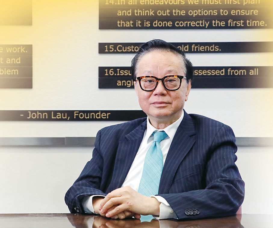 ■嘉宏集團的會議室裏，高掛着劉石佑二十項經營管理哲學智慧。