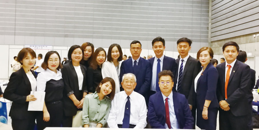 ■「日本經營之神」稻盛和夫塾長與埃摩森獵頭機構超級合夥人。