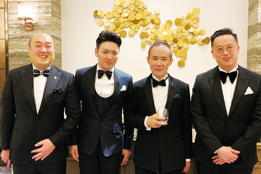 ■儀強博士與萬科集團董事局主席王石等參加日本東京企業家表彰晚宴。