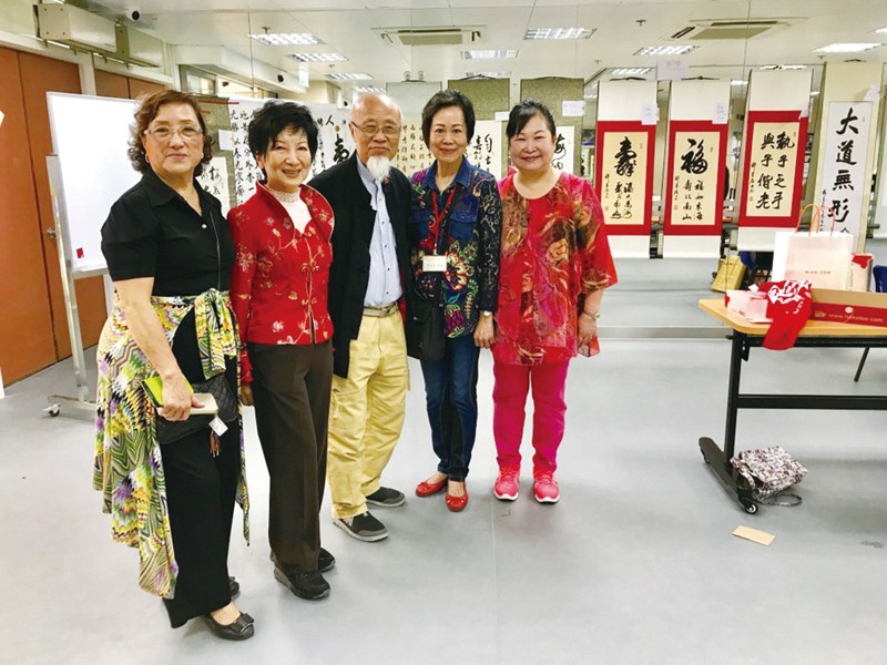 ■顧如玉博士出席亞洲婦女協進會賣物會。