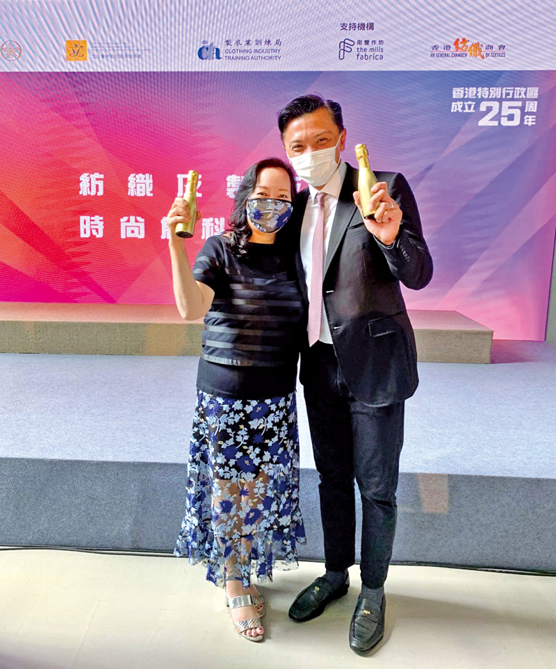 ■關淑敏博士與香港紡織商會常務副會長、紡織及製衣界功能界別陳祖恒議員在活動上合照。