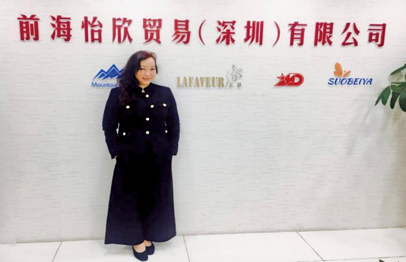 ■關淑敏博士創辦保威有限公司至今成立30周年，圖為攝於深圳分公司。