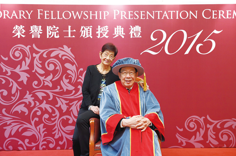 ■胡楓和太太呂詠荷是模範夫妻，2015年在太太陪同下獲嶺南大學頒發榮譽院士。