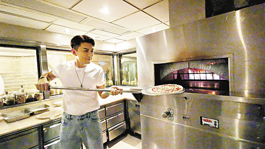 ◆Ben製作披薩有板有眼。