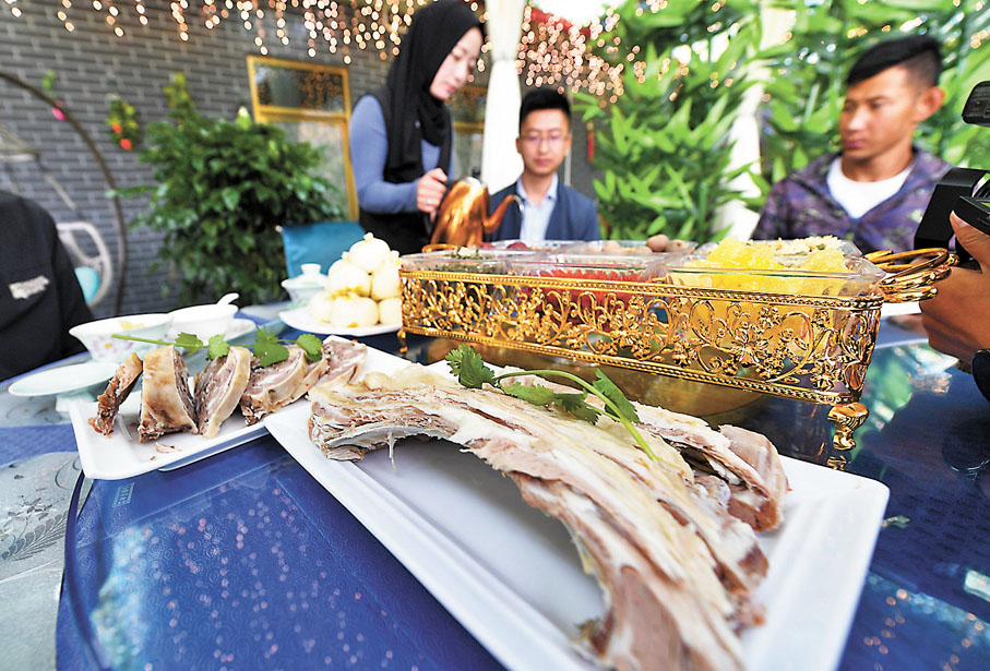 ◆「東鄉手抓羊肉」能表達西北飲食文化的特色美食。