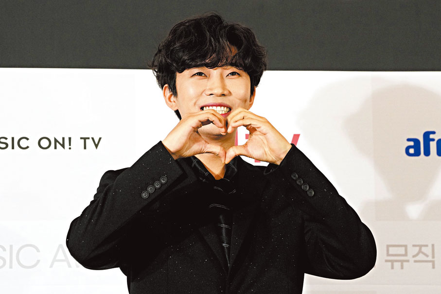 ◆ 林英雄心情極佳，大派心心。