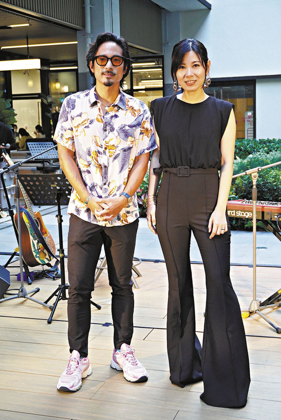 ◆ 林德信和葉中月昨日舉行戶外音樂會。