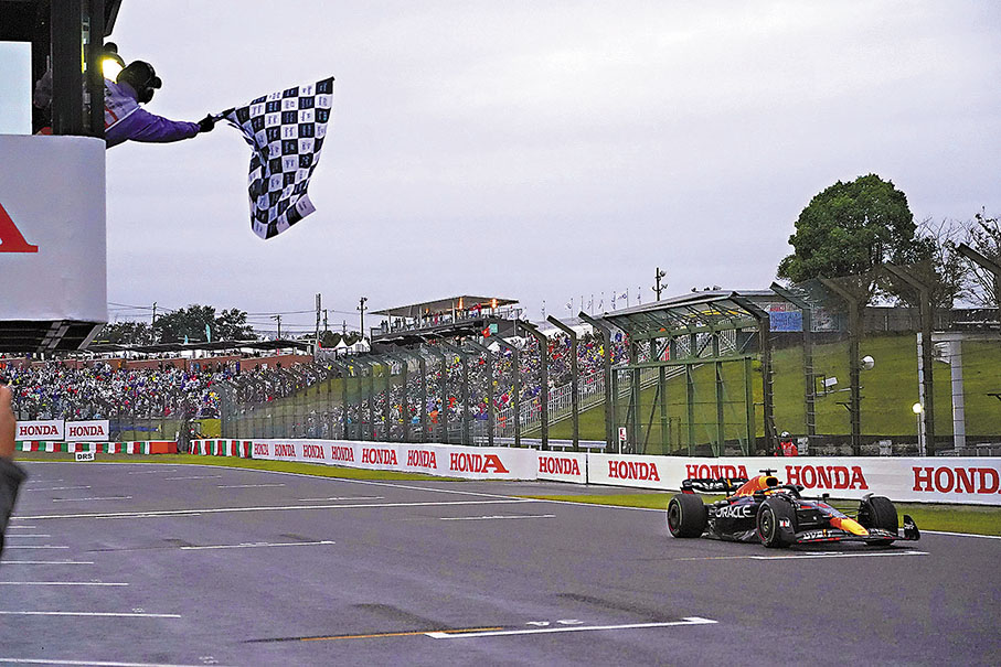 ◆昨天鈴鹿賽道的雨戰，最後由韋斯達賓順利率先衝過終點。  美聯社