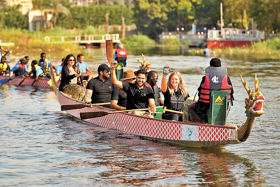 ◆開羅中國文化中心和埃及龍舟文化體驗基地在埃及首都開羅舉辦划龍舟體驗活動。 資料圖片