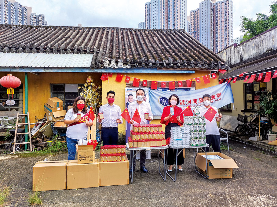 ◆ 河南聯誼總會到烏溪沙村與村民共賀國慶。