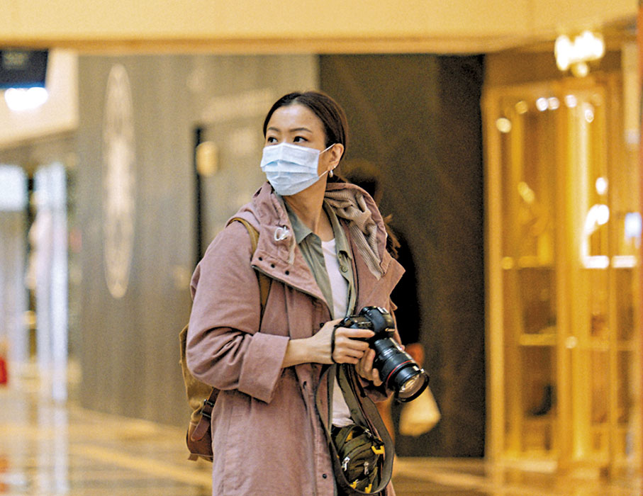 ◆戲中的鄭秀文同樣面對疫情的日常。