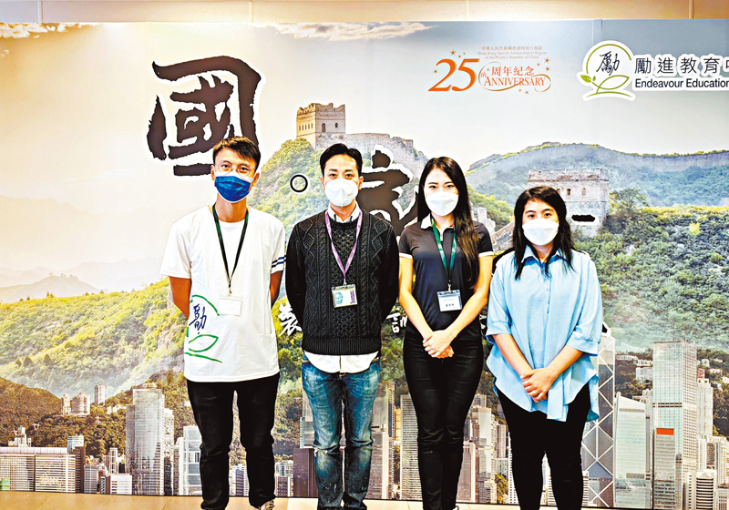◆ 部分參賽青年合影。左起:劉健寧、潘君宇、鄺美樺、梁雅雯。