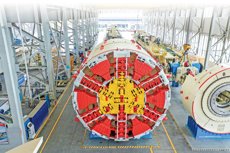 ◆ 鐵建重工正在生產盾構機。
