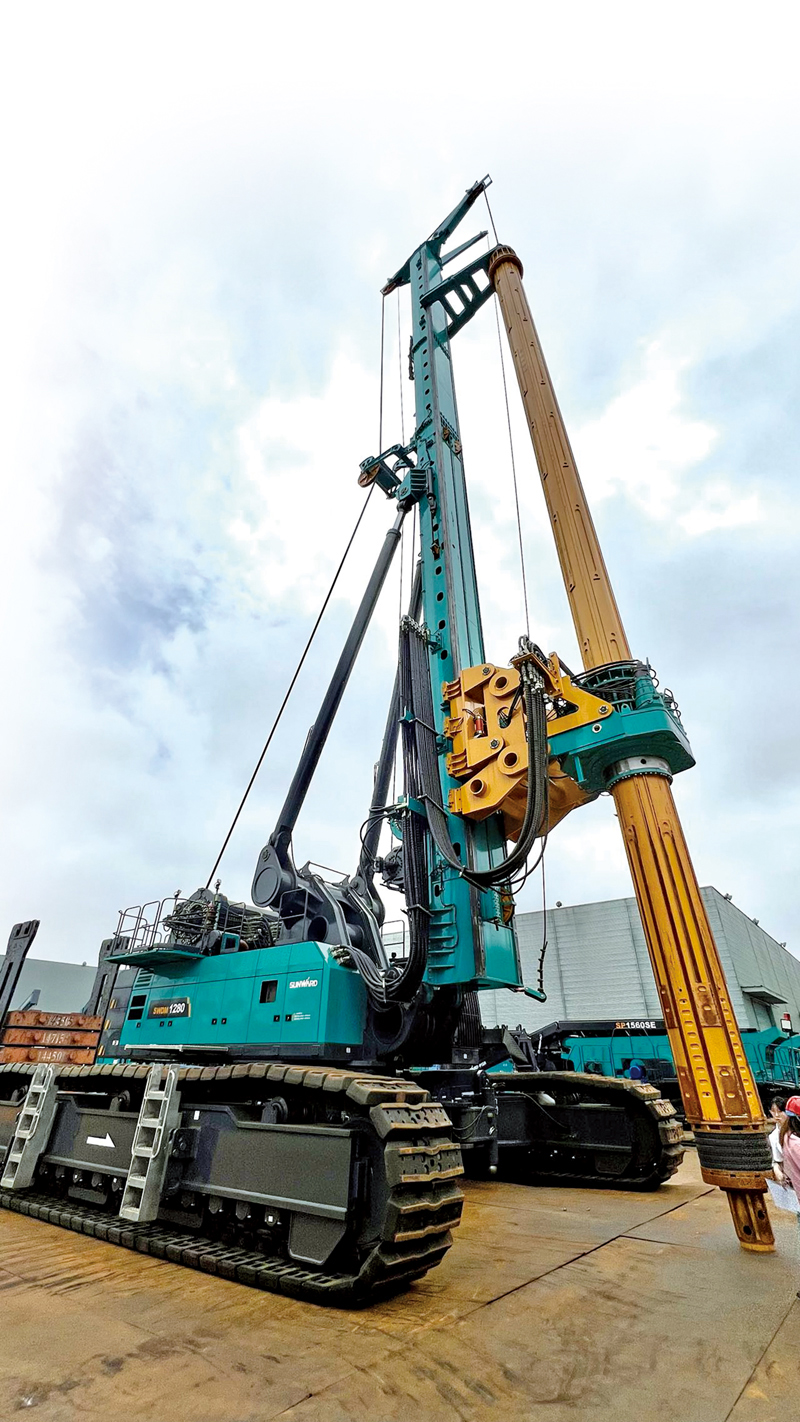 ◆ 山河智能生產的全球最大的超級旋挖鑽機。