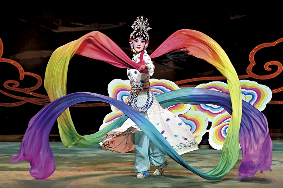 ◆李幸花表演京劇《天女散花》。