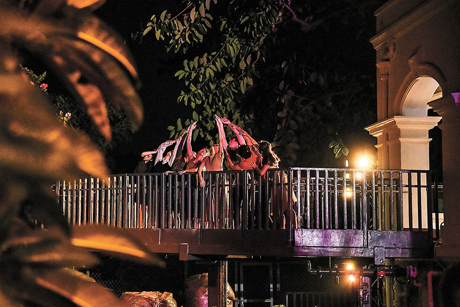 ◆舞者在古蹟的不同角落起舞。攝影：Carmen So