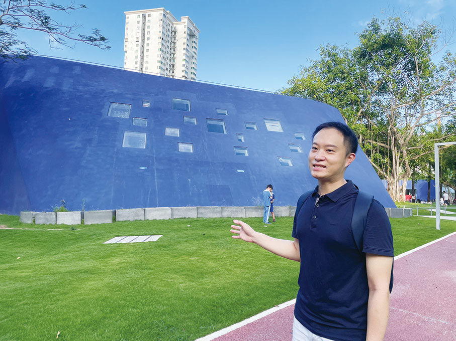 ◆ 岑明峰在深圳福田區已生活了5年,他認為福田綠地密集,繁華都市也能享有詩意生活。