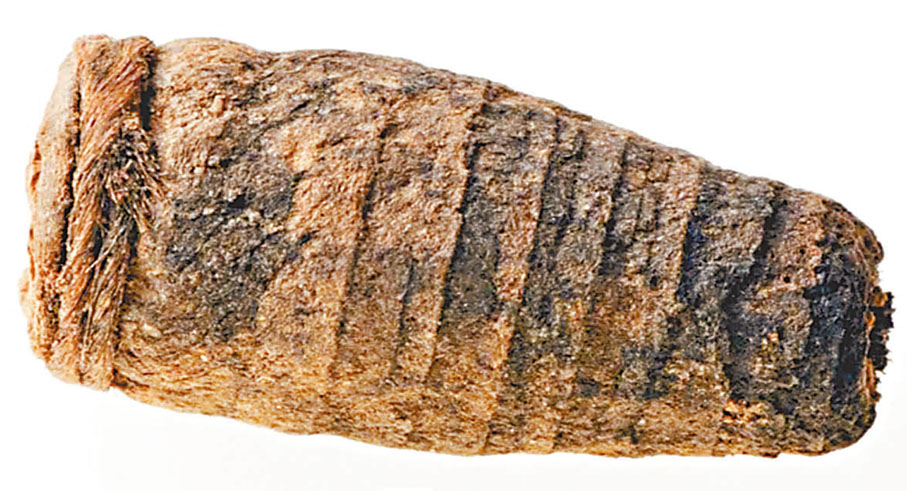 ◆烽燧遺址出土的毛筆。