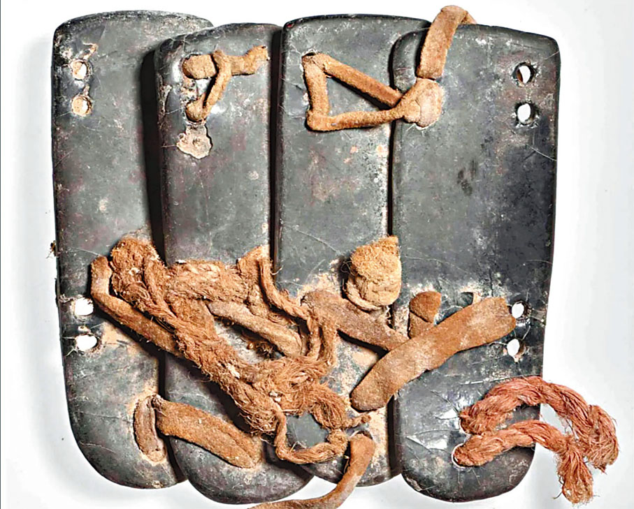 ◆烽燧遺址出土的鎧甲殘片。