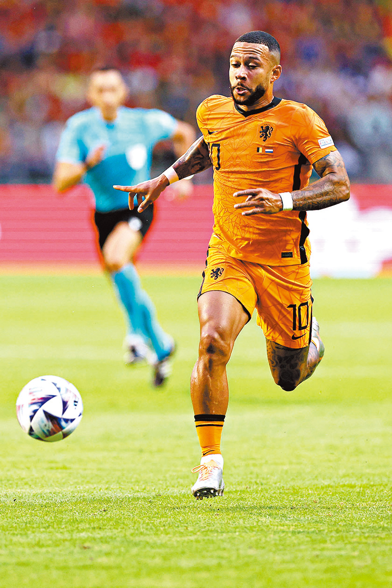 ◆今季在巴塞隆拿屈居後備的迪比，要在本屆世界盃爭一口氣，為荷蘭隊衝鋒陷陣。  法新社