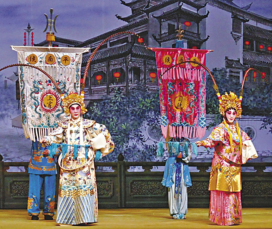 ◆粵劇新秀柳御風和曾浩姿分飾平南侯和平西侯。