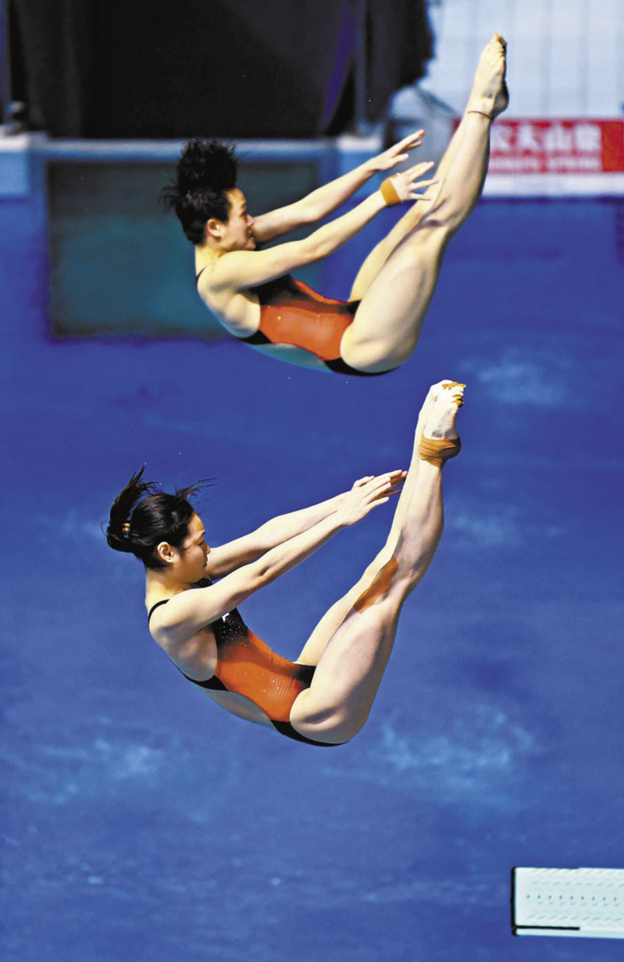 ◆ 陳藝文/昌雅妮（下）在比賽中。  新華社