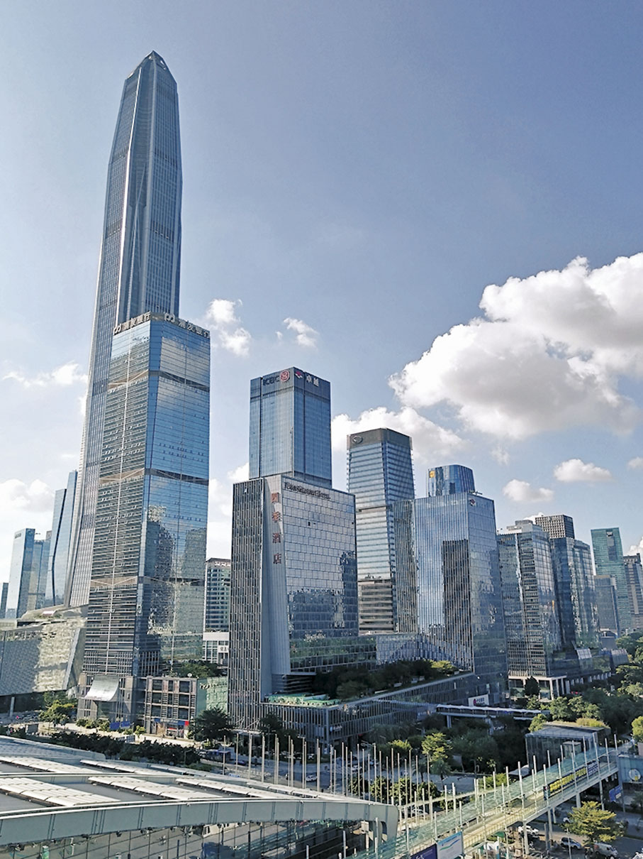 ◆為了更好滿足市民購房需求，深圳市將多地商業用地改為住宅用地。 圖為深圳福田中心區寫字樓。 記者李昌鴻 攝 