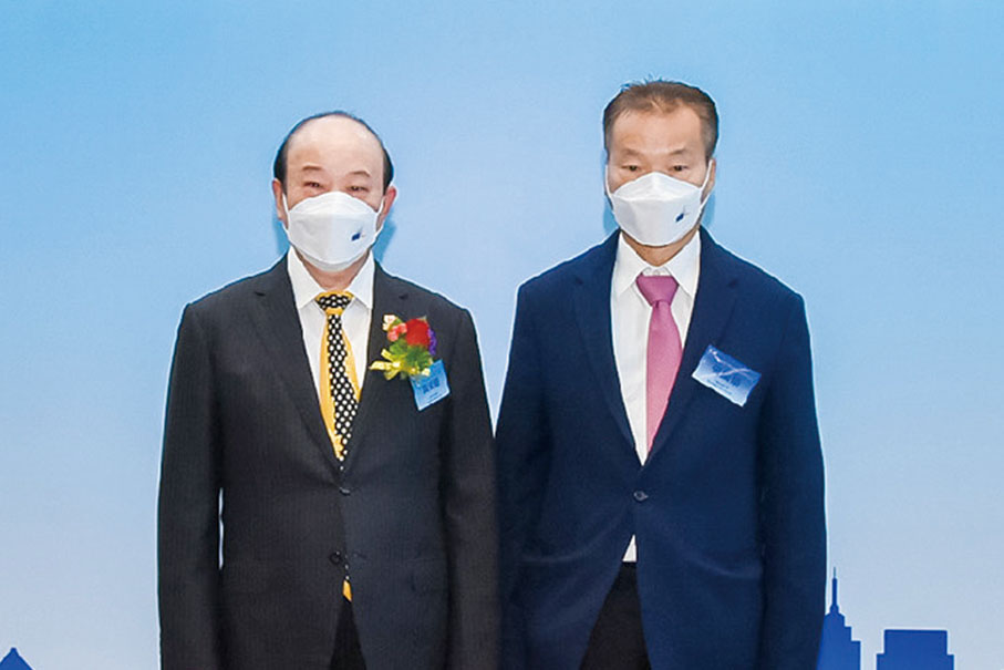 ◆左起：全國政協委員、香港廣東社團總會主席龔俊龍，全國政協委員、建滔集團有限公司主席張國榮。