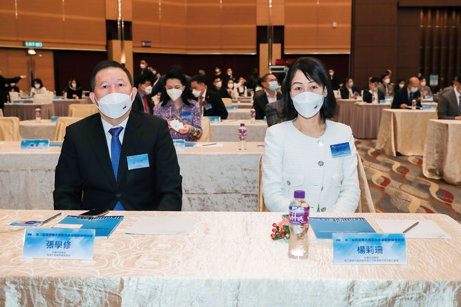 ◆左起：全國政協委員、香港中華總商會副會長張學修，全國政協委員、香江國際中國地產有限公司首席執行官及執行董事楊莉珊。