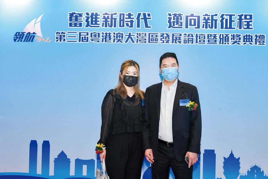 ◆左起：香港佳宝食品集團副主席林凱欣，廣東省政協委員、香港佳宝食品集團董事局主席林曉毅。