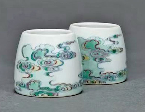◆ 雍正 鬥彩祥雲紋馬蹄式水丞一對