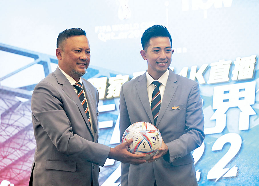 ◆鄭兆聰(左)與謝德謙擔任世盃評述工作。香港文匯報記者黎永淦  攝